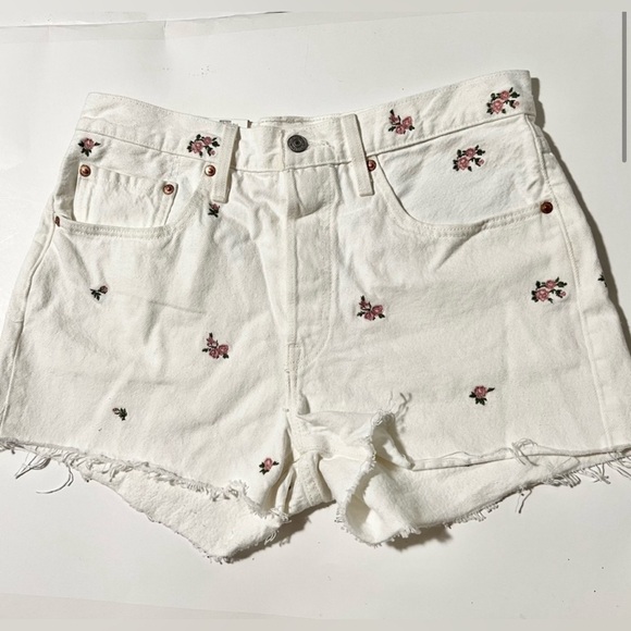 NWT-Sz 29- Levis Premium 501 High Waisted Shorts in Ivory w/embroidered flowers - Picture 1 of 5